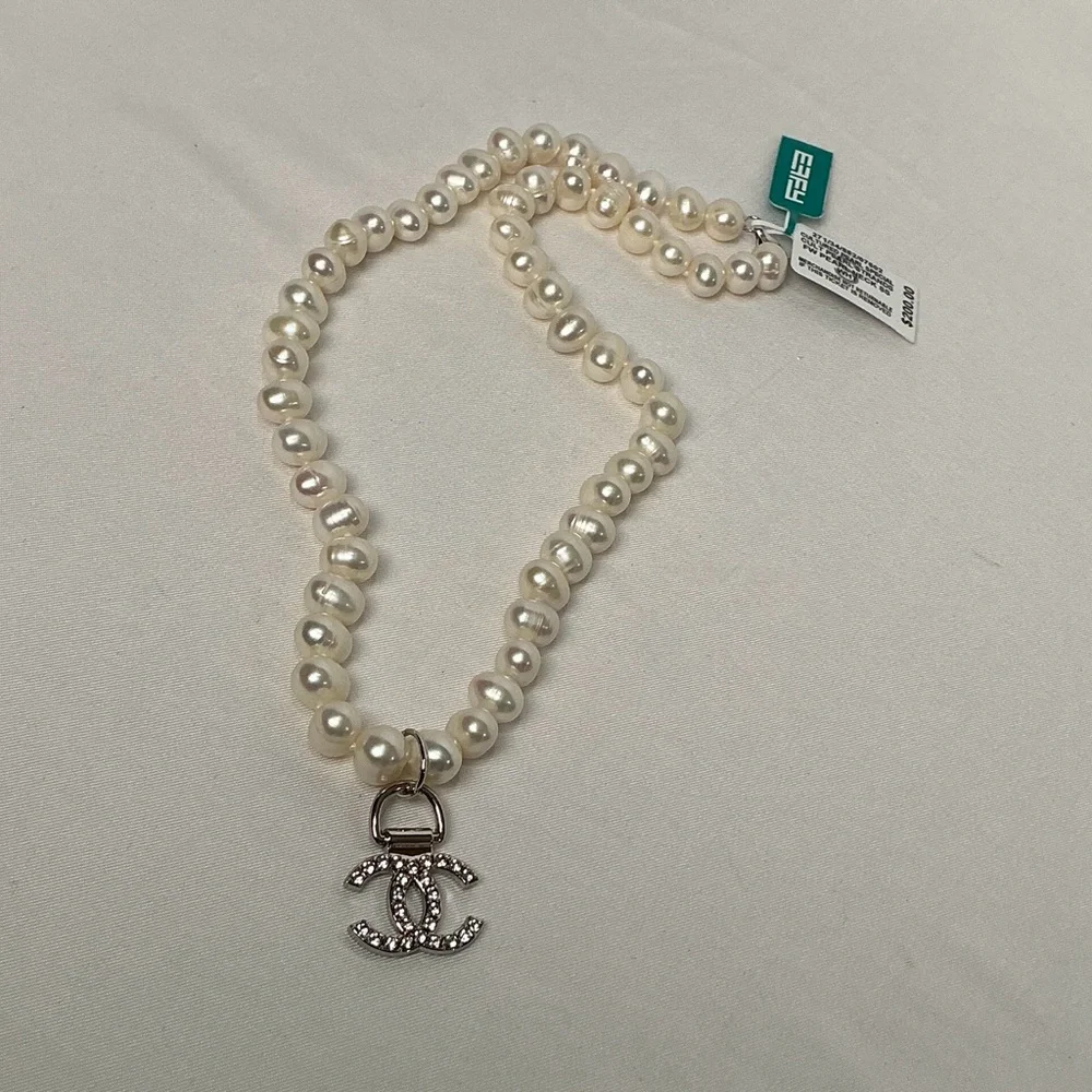 Pearl Necklace with Silver Charm Chanel - Picture 3 of 7